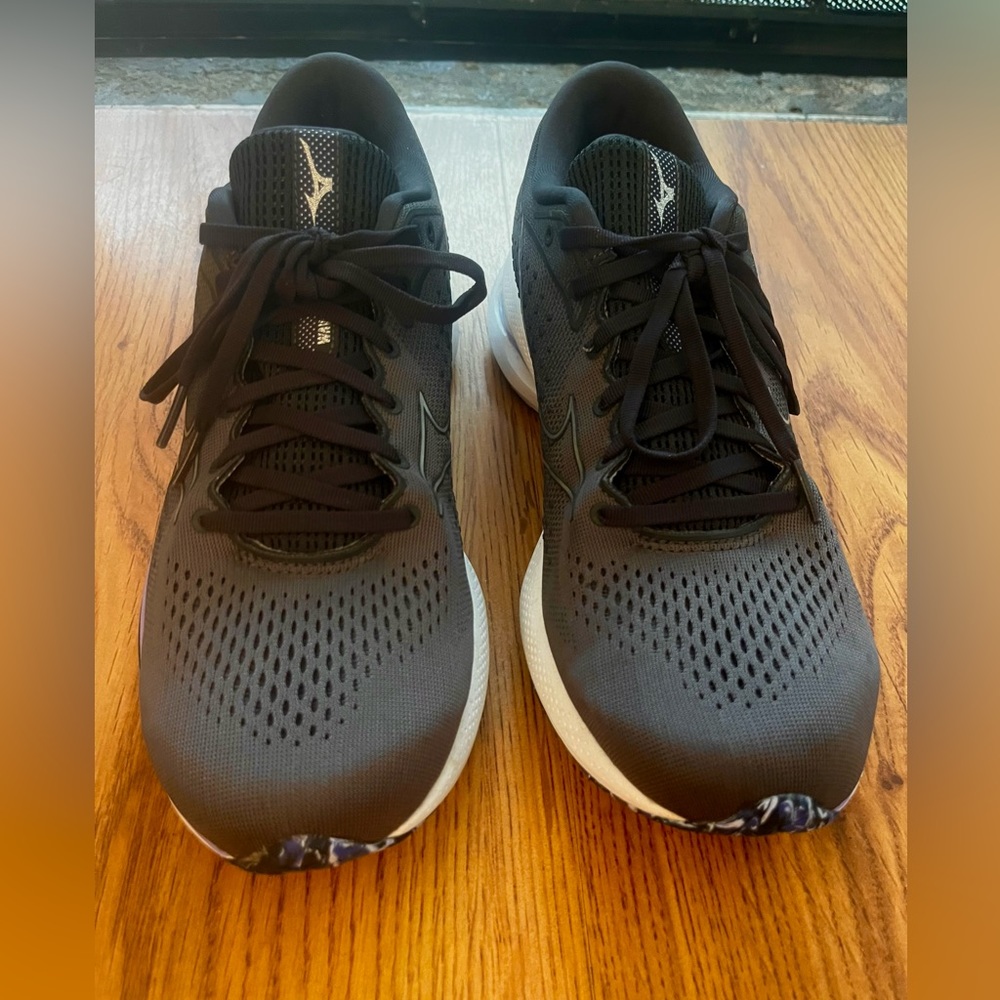 Mens Mizundo Wave Shoes, Size  9.5